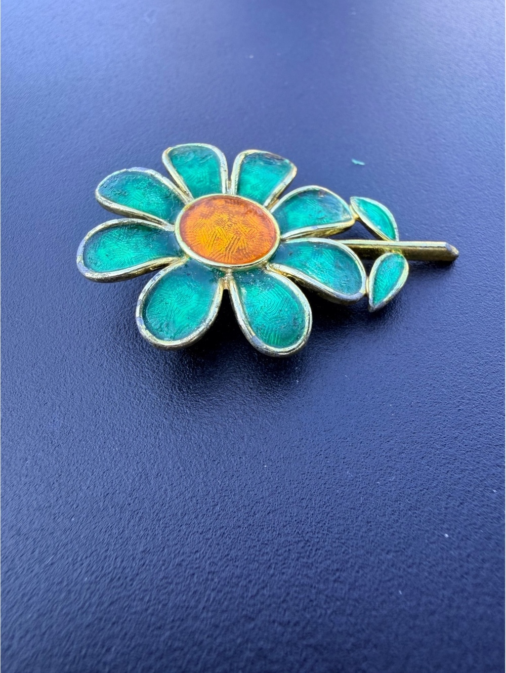 Vintage Green Mid Century Enamel Flower Brooch Pin - Picture 3 of 4